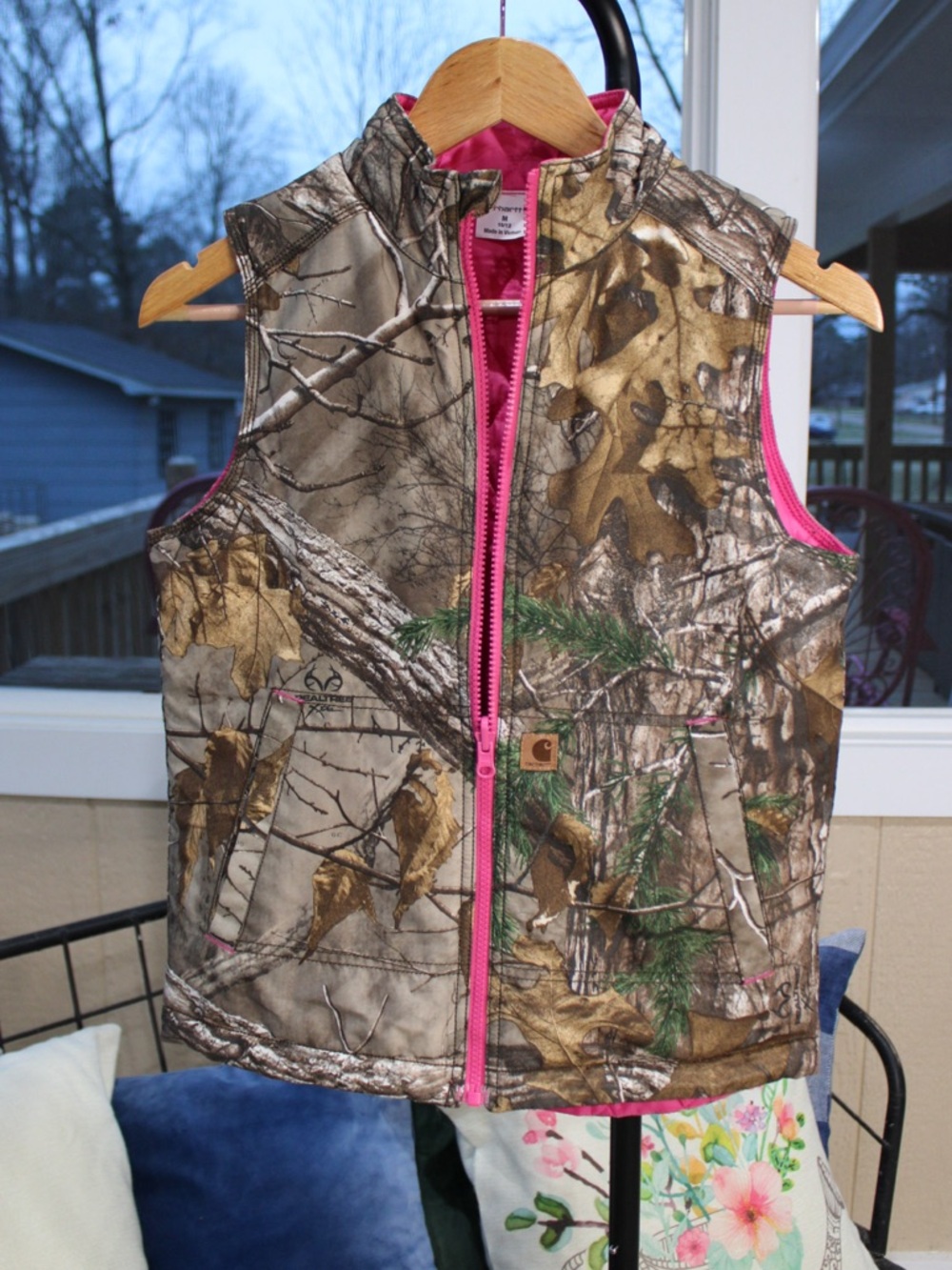 Carhartt Camo Vest Youth girl’s Medium Pink Lined Hunting Outdoors